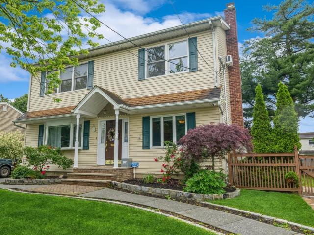 House for sale in Albertson