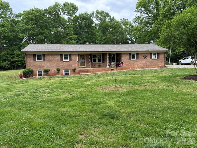 House for sale in Hiddenite, North Carolina