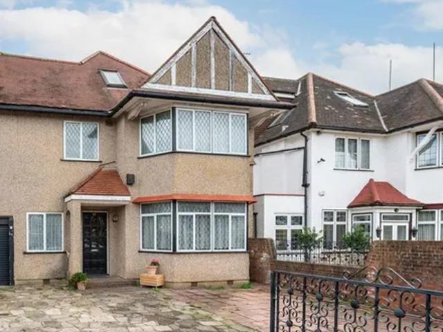 House for rent in Brondesbury, Greater London