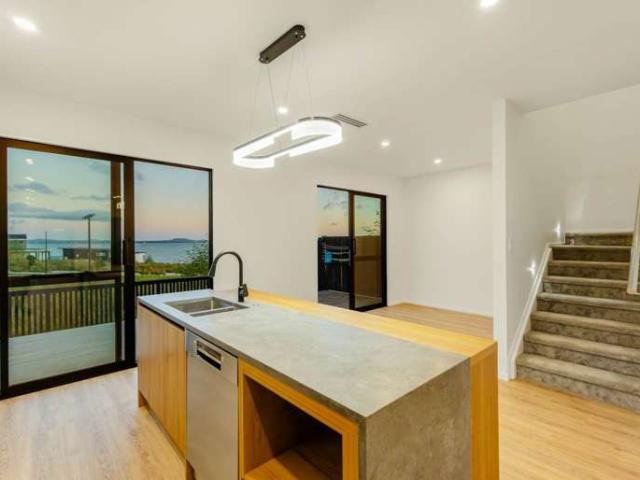 House for rent in Paremoremo