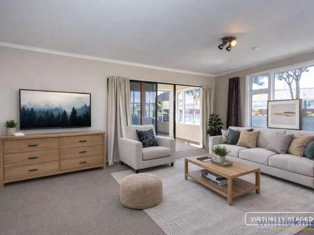 House for sale in Chaslands, Canterbury