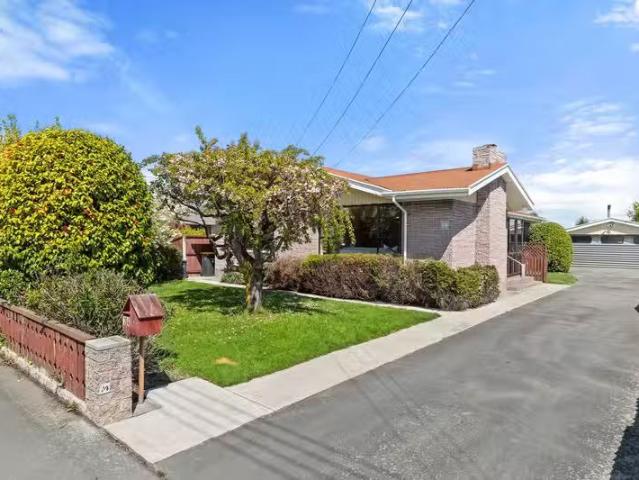 House for sale in Chaslands, Canterbury