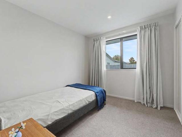 House for sale in Chaslands, Canterbury