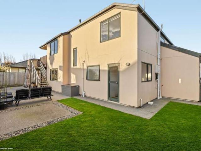 House for sale in Chaslands, Canterbury