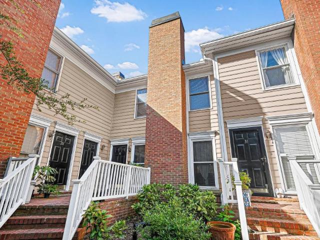 Townhouse for sale in Sandy Springs, Georgia