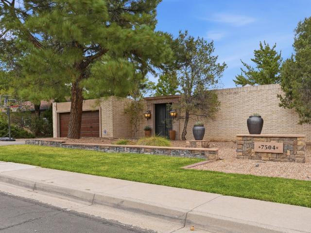 House for sale in Albuquerque, Bernalillo County