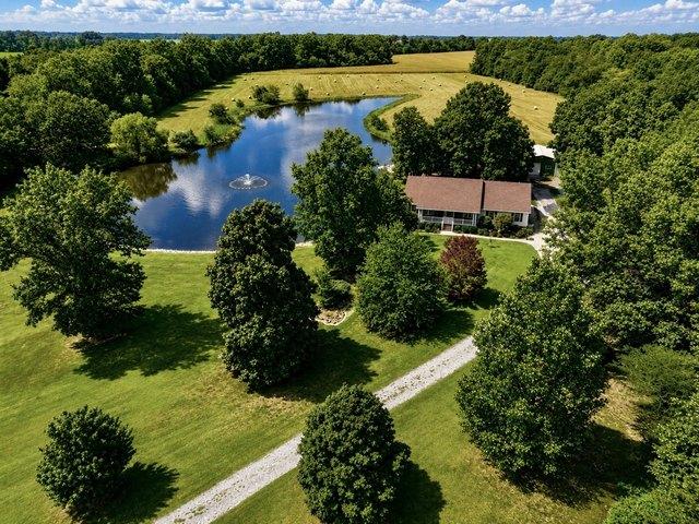 House for sale in Kinmundy, Marion County