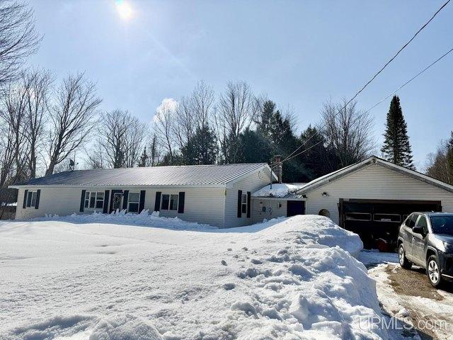 House for sale in Rapid River, Michigan