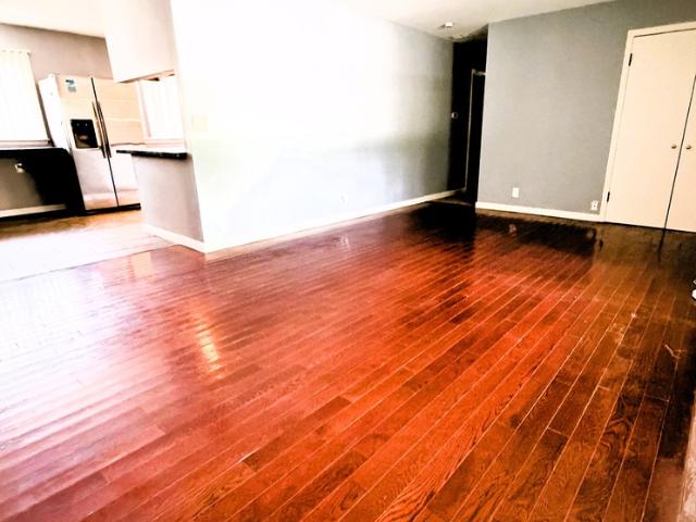 House for sale in Mchenry, Illinois