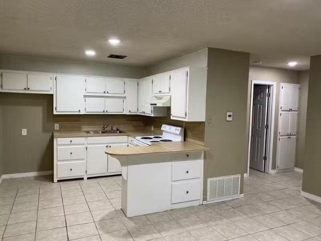 Condo for rent in Ardmore