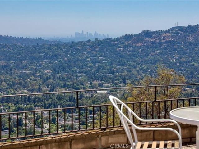 Townhouse for sale in La Cañada Flintridge, Los Angeles County