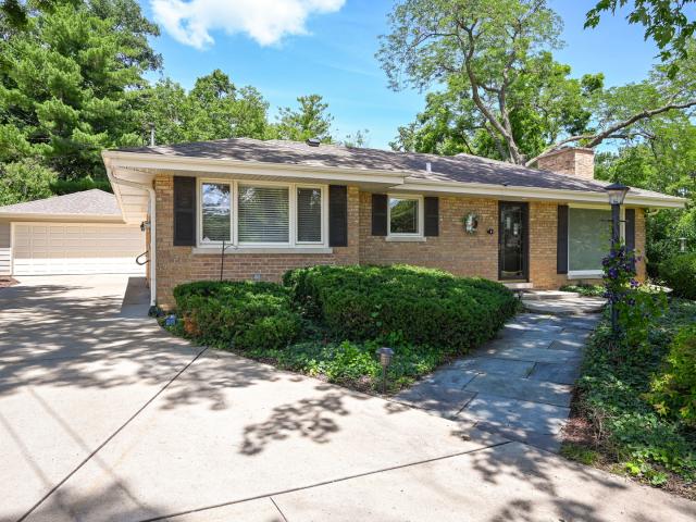 House for sale in Glen Ellyn, Illinois