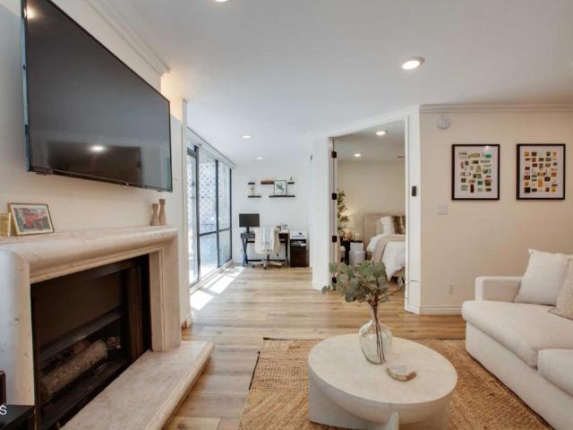 Condo for sale in Los Angeles, Los Angeles County