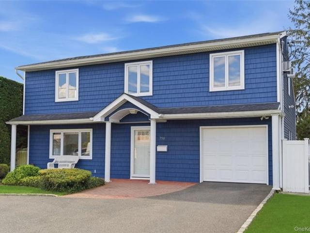 House for sale in Babylon, New York
