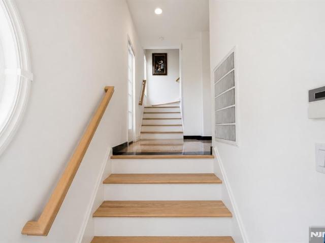 House for sale in Edgewater, New Jersey