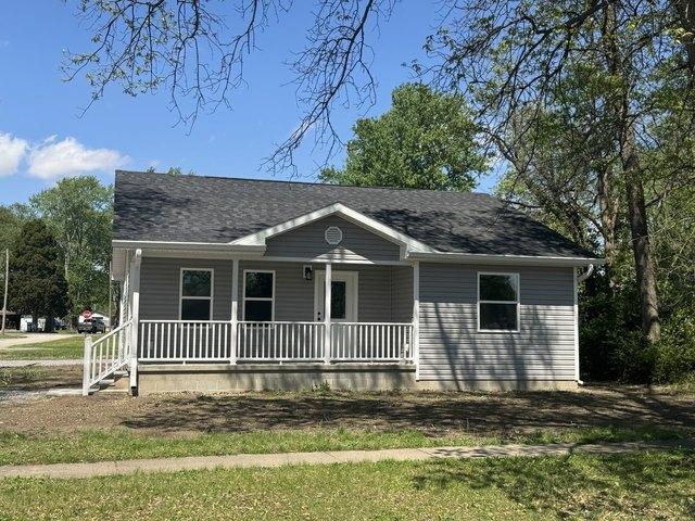 House for sale in Flora, Illinois