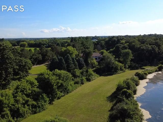 House for sale in Mchenry, Illinois