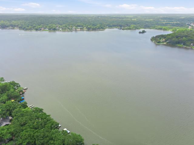 House for sale in Mchenry, Illinois