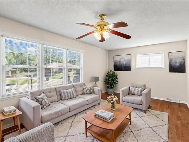 House for sale in Gladstone, Clay County