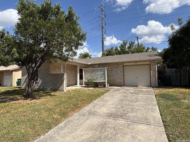 House for sale in Live Oak, Texas