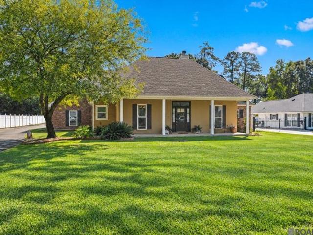 House for sale in Greenwell Springs, Central