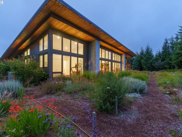 House for sale in Coquille