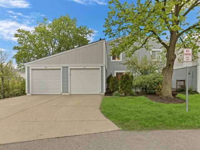 Townhouse for sale in Wheeling, Illinois