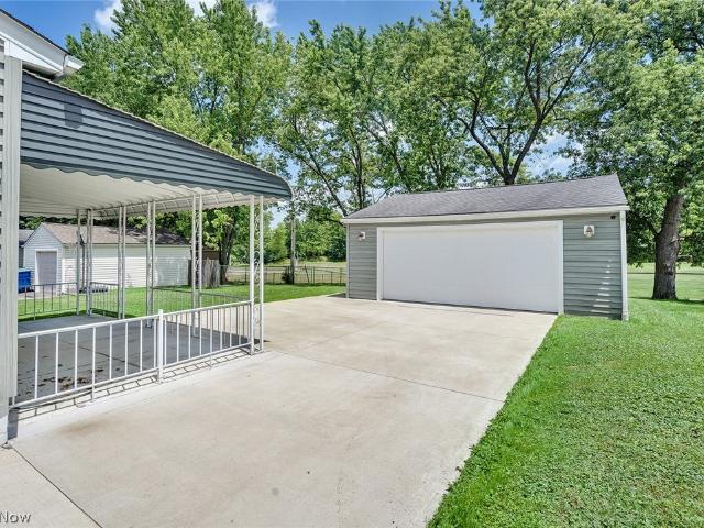 House for sale in Hubbard, Ohio