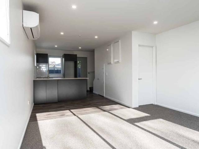 Townhouse for rent in Edgeware, Canterbury
