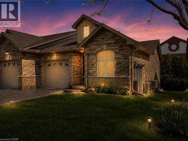 Townhouse for sale in Ancaster, Ontario