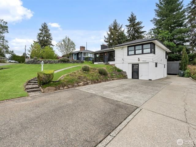 House for sale in University Place, Washington