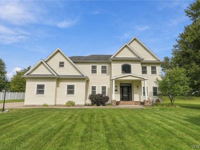 House for sale in Orchard Park, New York