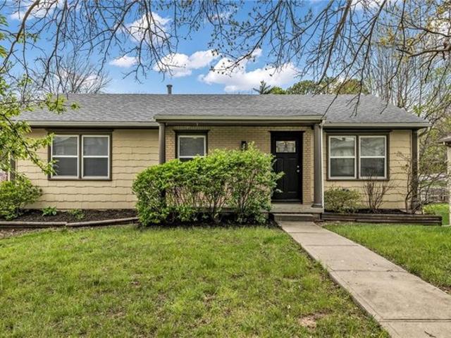 House for sale in Gladstone, Missouri