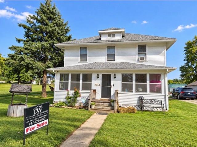 House for sale in Virginia, Illinois