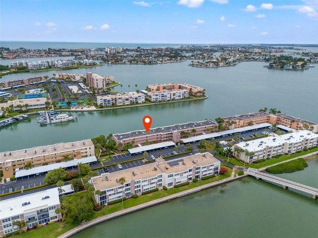 Condo for sale in South Pasadena, Florida