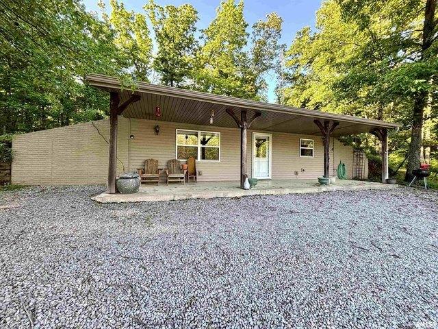House for sale in Oakdale, Illinois