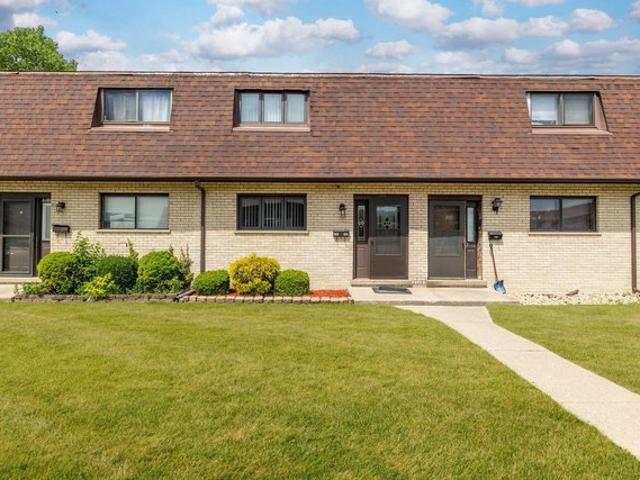 Townhouse for sale in Justice, Illinois