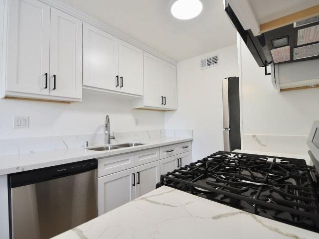 Apartment for rent in Chatsworth Neighborhood Council District, Canoga Park