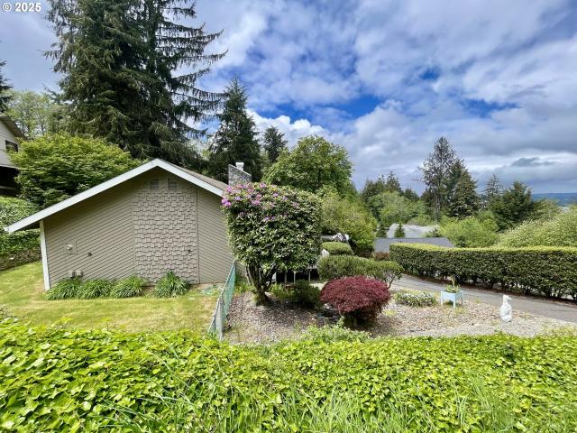 House for sale in Coos Bay