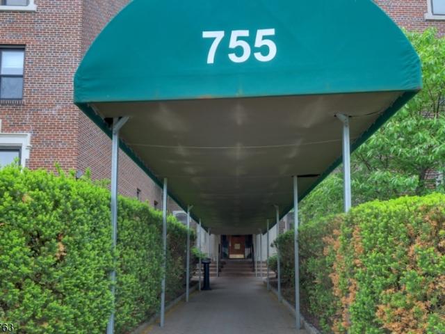 Condo for sale in Cliffside Park, New Jersey