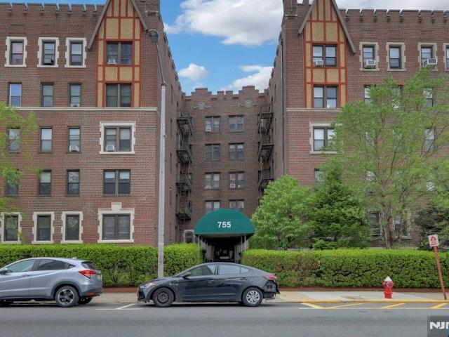 Condo for sale in Cliffside Park, New Jersey