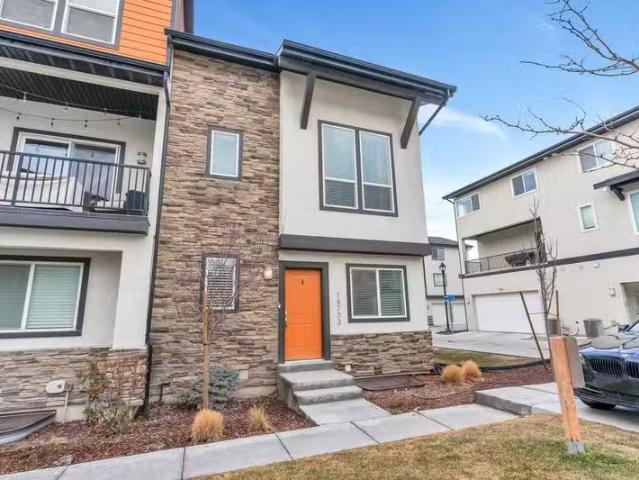Condo for rent in Riverton