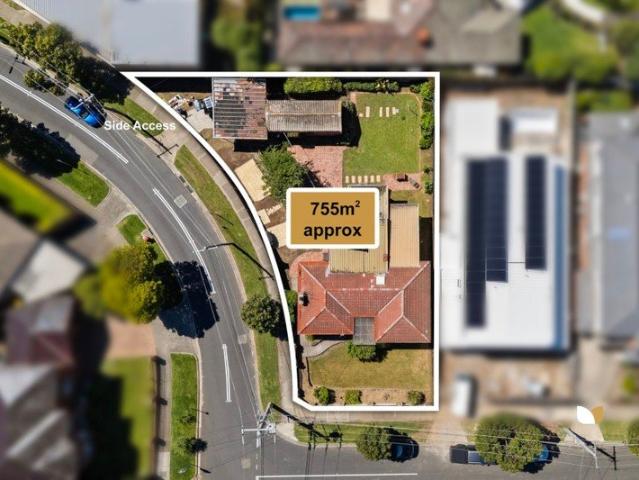 House for sale in Aberfeldie, Melbourne