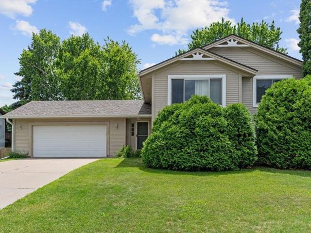 House for sale in Oakdale, Minnesota