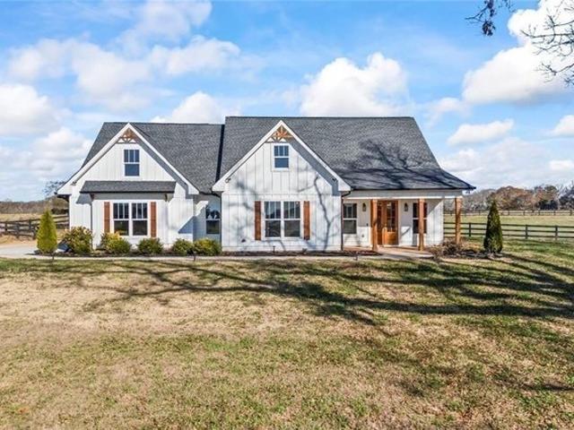 House for sale in Commerce, Georgia