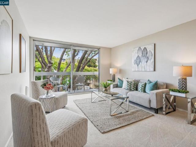Condo for sale in Piedmont, California