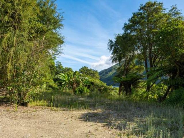 Land for sale in Marlborough