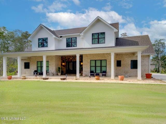 House for sale in Diamondhead, Mississippi