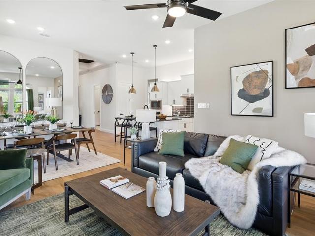 House for sale in Red Oak, Ellis County