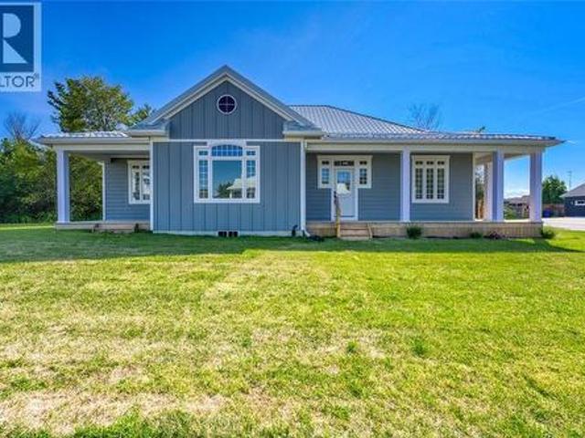 House for sale in Plympton–wyoming, Ontario